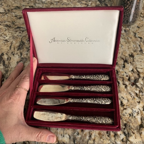 Godinger American Silversmiths Collection set of 4 spreaders - Picture 2 of 3